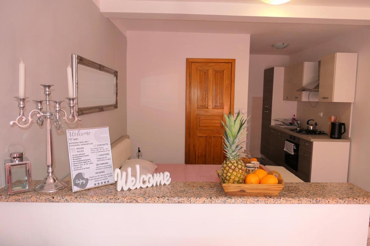 Apartment Laura Сень Экстерьер фото