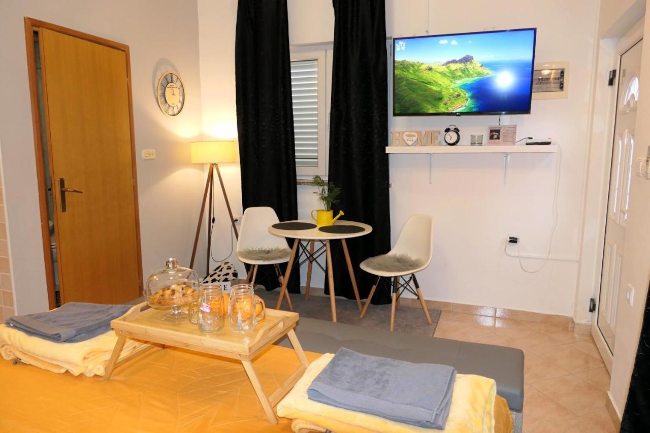 Apartment Laura Сень Экстерьер фото