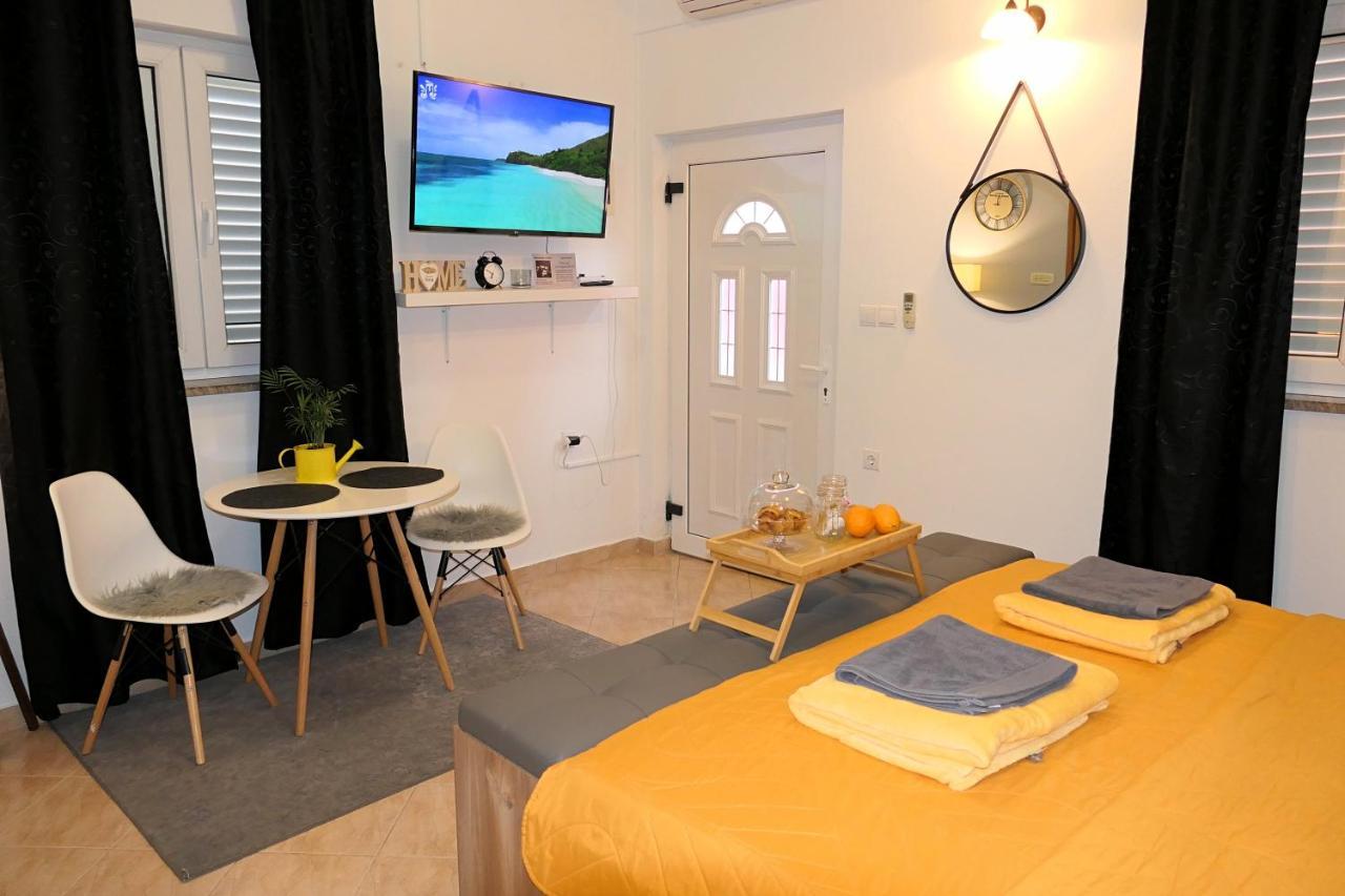 Apartment Laura Сень Экстерьер фото