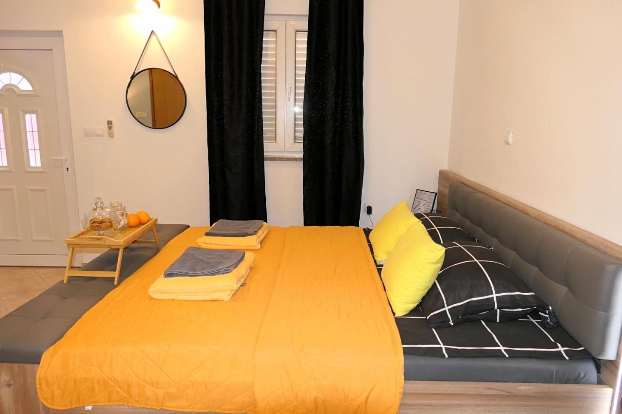 Apartment Laura Сень Экстерьер фото