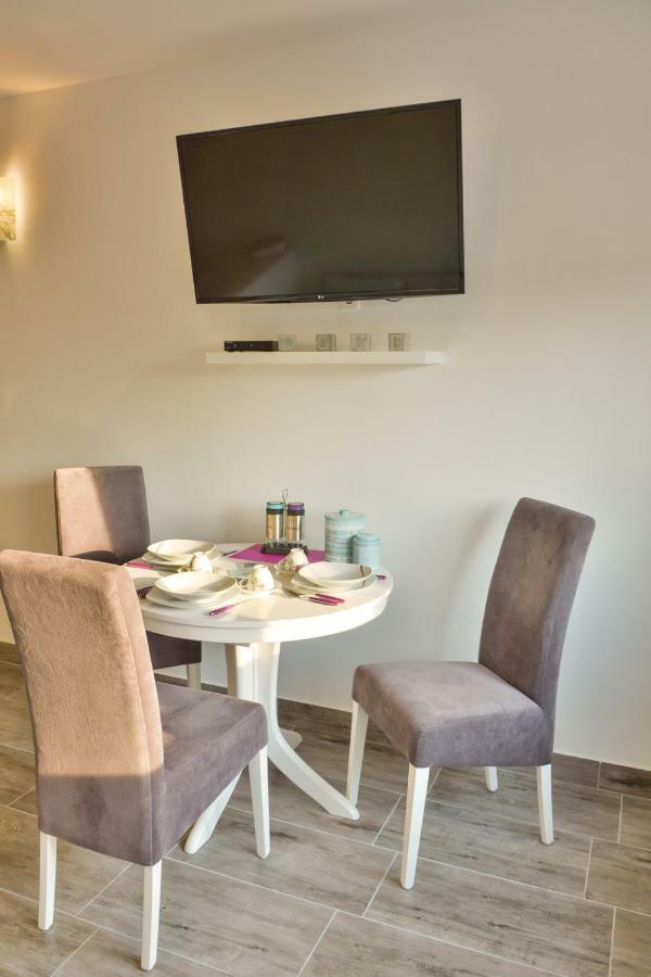 Apartment Laura Сень Экстерьер фото