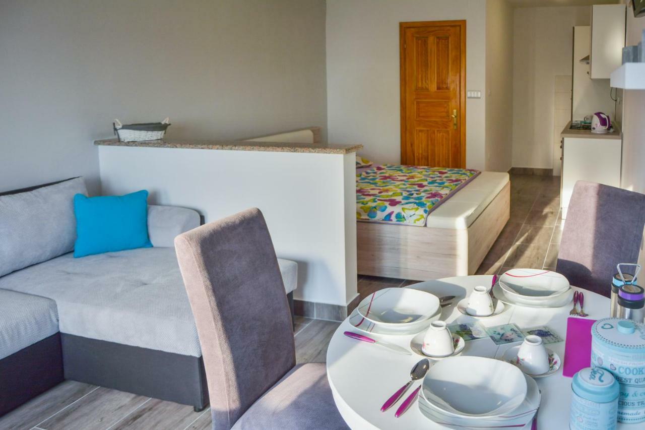 Apartment Laura Сень Экстерьер фото
