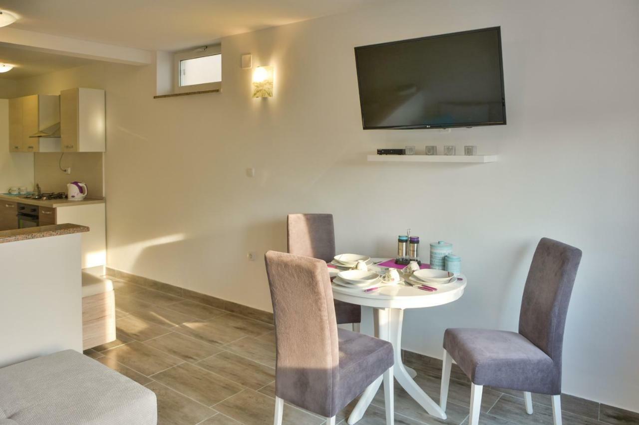 Apartment Laura Сень Экстерьер фото