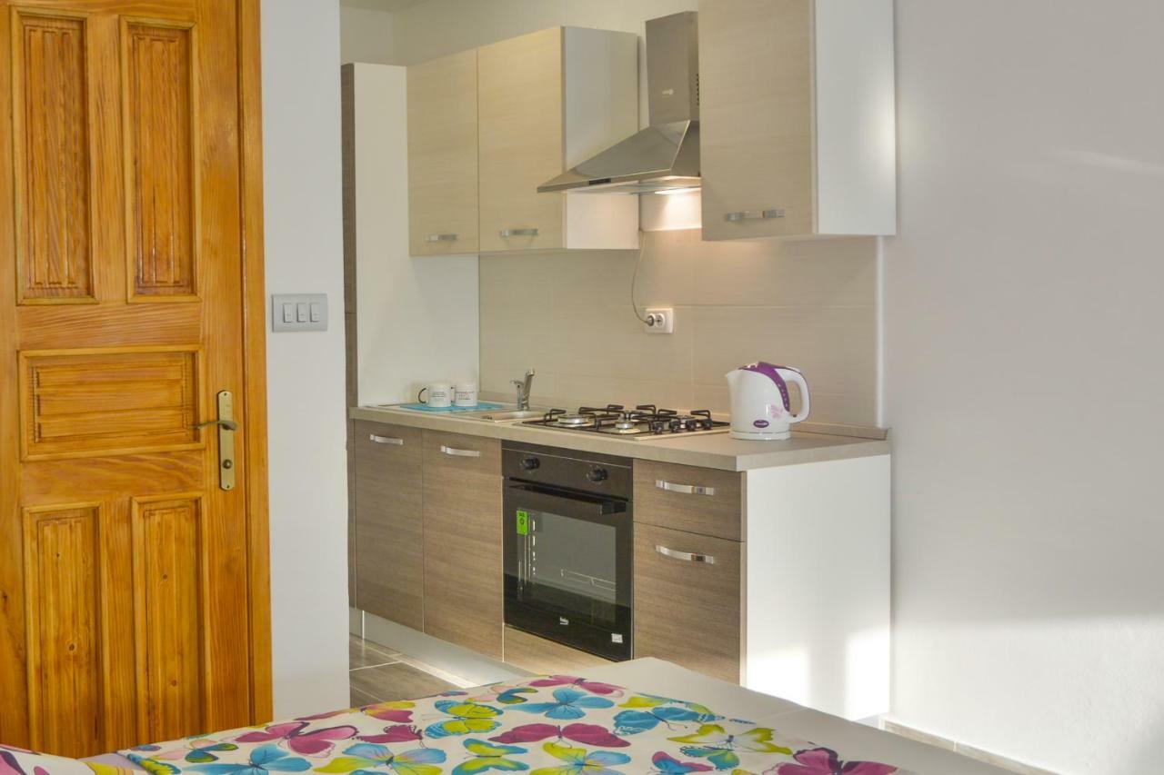 Apartment Laura Сень Экстерьер фото