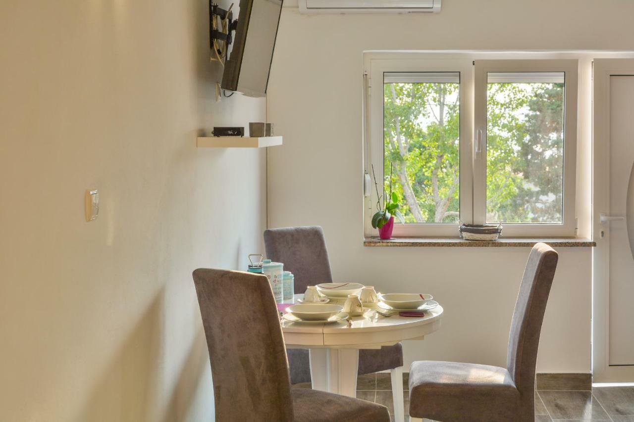 Apartment Laura Сень Экстерьер фото