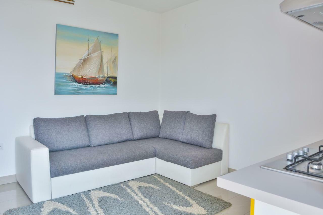 Apartment Laura Сень Экстерьер фото